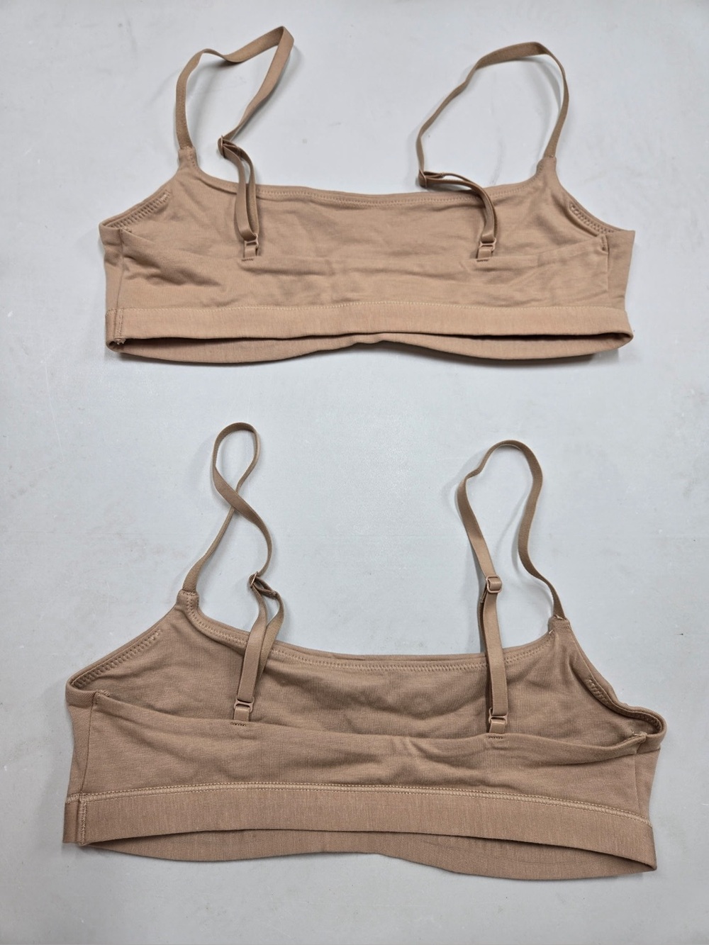 QUINCE 2 Pack Organic Cotton Scoop Bralettes XS Sand 0395 - Picture 6 of 10